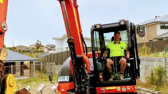 2ezy Hire & Excavations