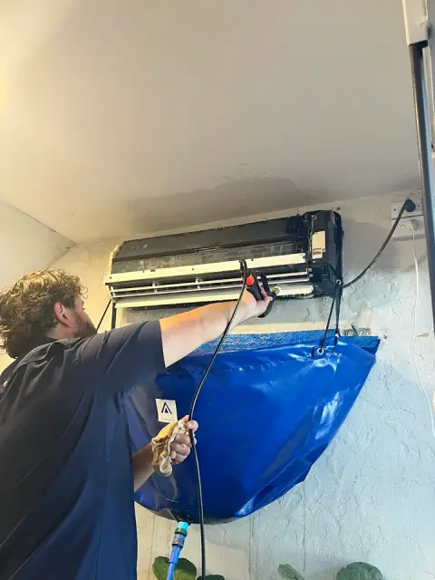 AirCon-Men Cleaning cover