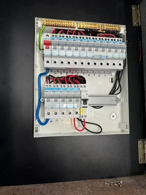 AMQ Electrical Pty Ltd cover