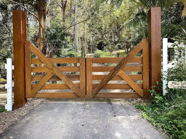 Ark fencing cover