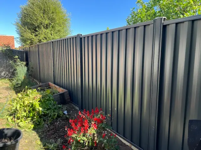 Avon Fencing Contractors Melbourne cover