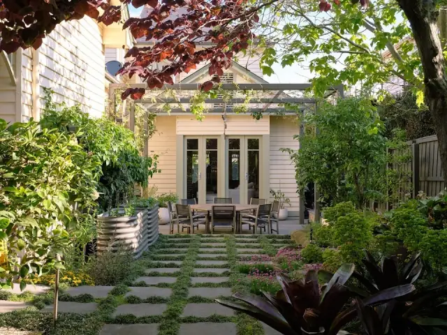 Caroline Hyett Gardens & Design cover