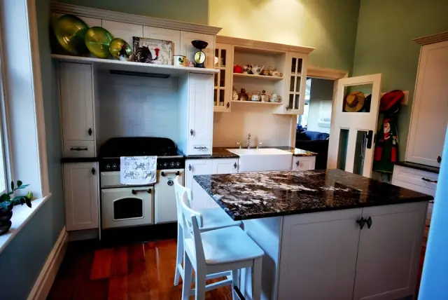 Country Kitchens & Robes