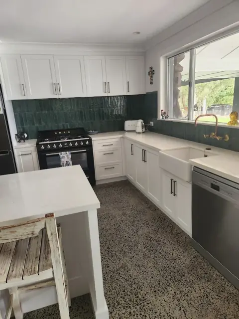 D & L Custom Cabinets