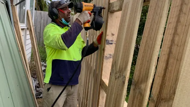 DEEP FENCING