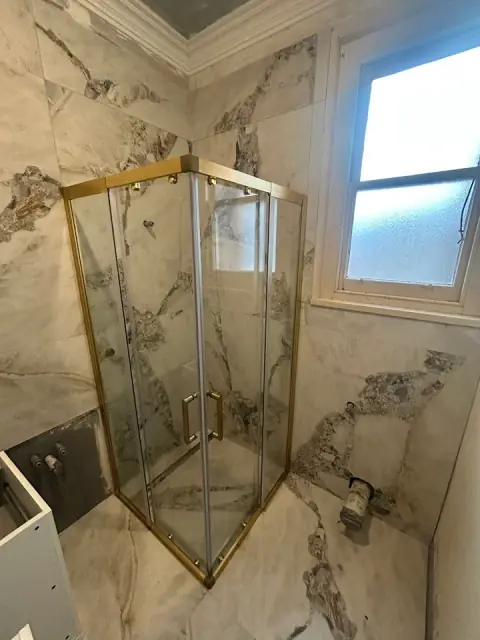 Dynamic caulking glass solutions cover