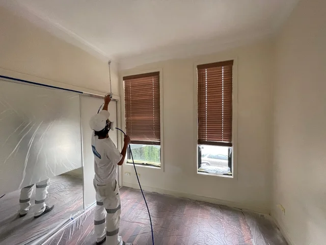 Fence Painter - Qualified House Painting VicPainter