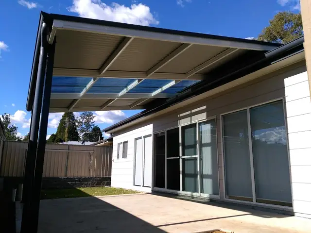 Franklin Carports & Awnings cover