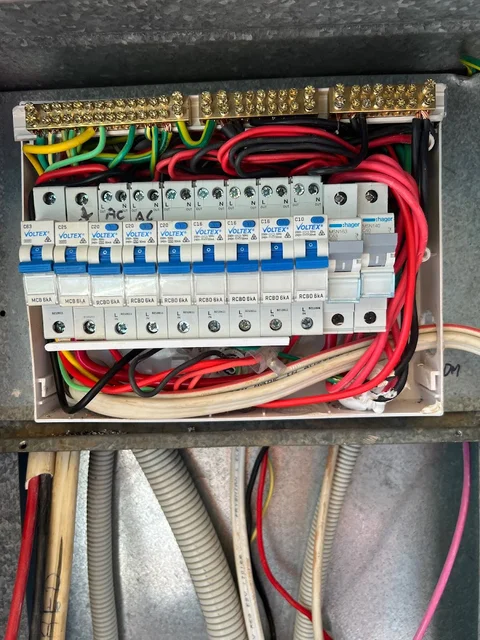 Gaskett Electrical Services cover