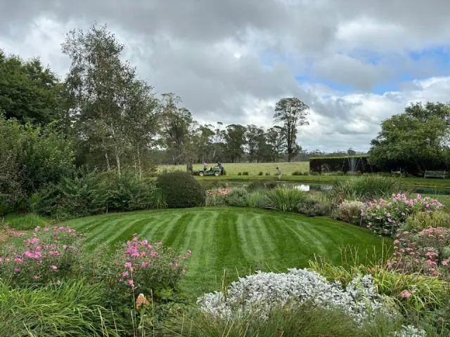 Highlands Oasis Lawns and Gardens