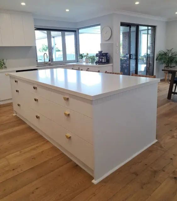 Hollywood Kitchens cover