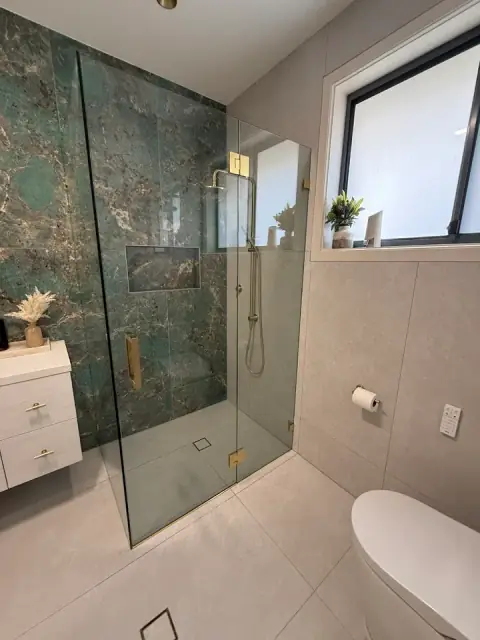 Instyle Showers