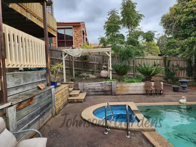 Johnsons Gardens cover