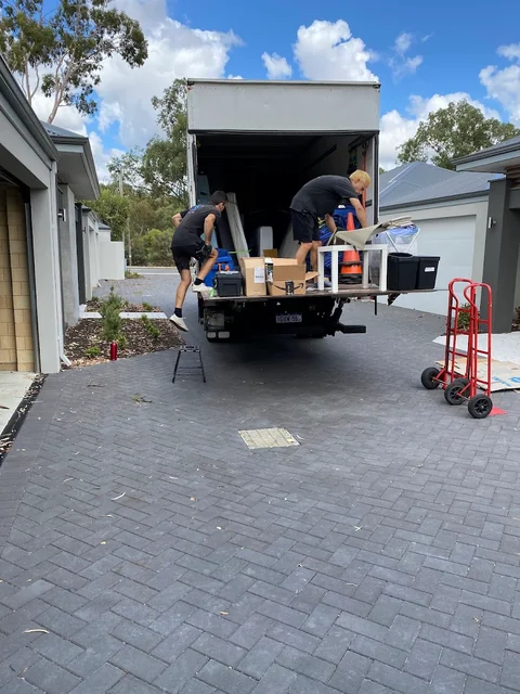 Kroos Logistics Movers