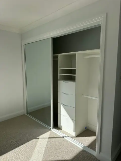 LAKESIDE WARDROBES