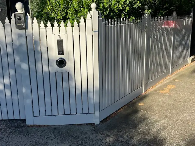 LOCK UP QUALITY GATES & FENCING cover