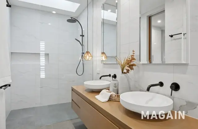 Luxe residential and commercial cleaning cover