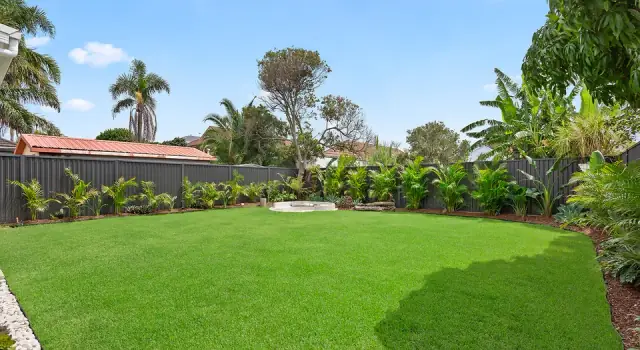 Mitchs Mowing & Gardening cover