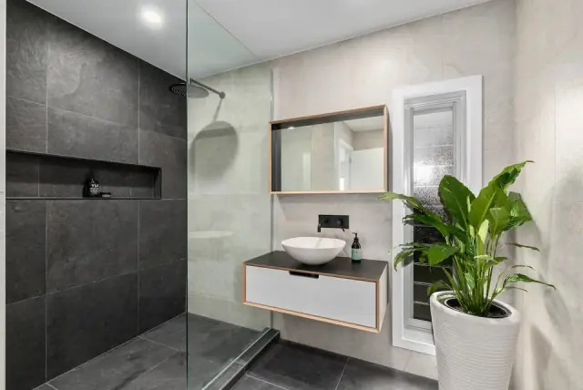Refresh Renovations Sunshine Coast - Daniel Artusi