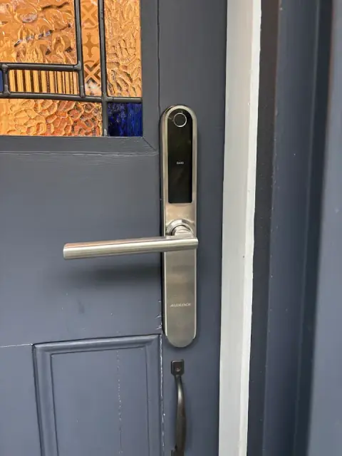 The Best Locksmiths cover