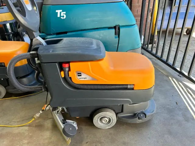 Vel Cleaning Services cover