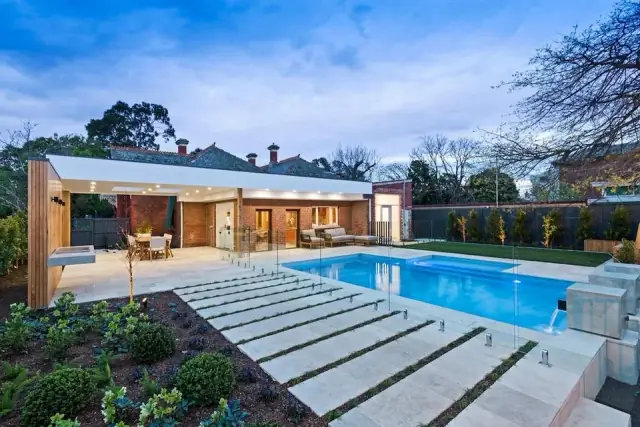 Whyte Gardens cover